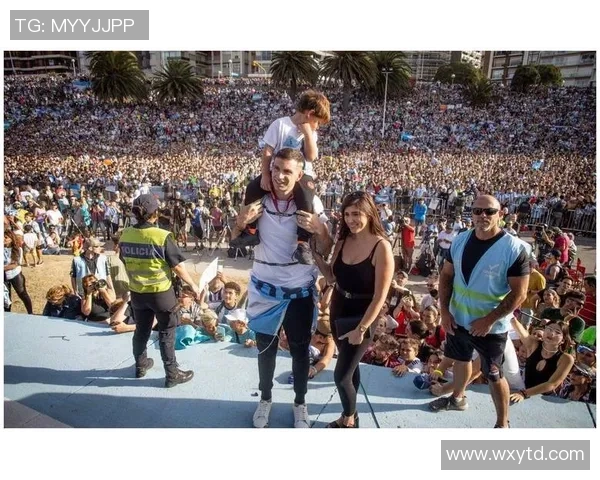 当足球巨星荣归故里以行动回馈家乡点燃少年梦想 当足球巨星荣归故里以行动回馈家乡点燃少年梦想