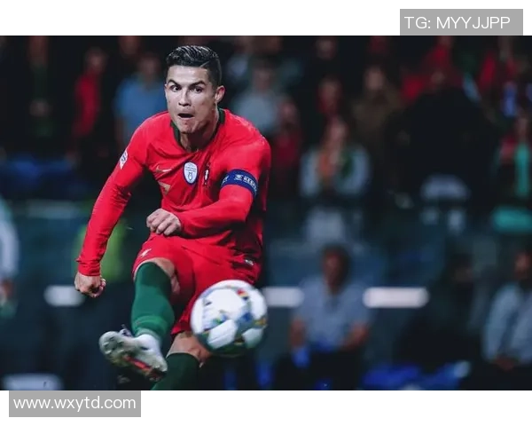 足球巨星霸气时刻展现球场无敌风采与无畏斗志